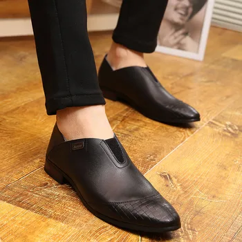 2020 Новая мужская кожаная обувь Модные Корейские мужские лоферы, Удобная деловая обувь с острым носком, черные мужские модельные туфли, Мягкая Мужская обувь